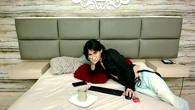 Lovers 21 online show from November 2025 01:04:02 AM