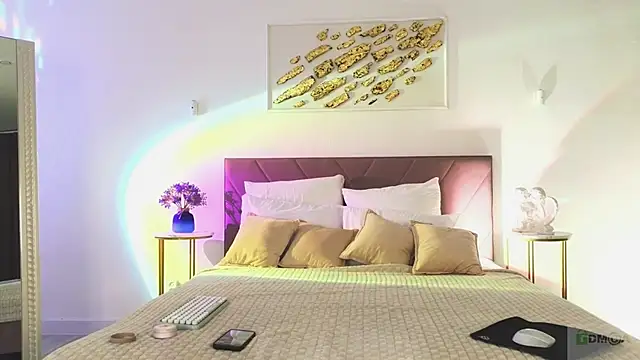 Nicole Broown  online show from April 2026 09:13:01 PM