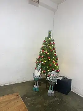 fabulousgirl online show from December 2025 04:07:02 AM