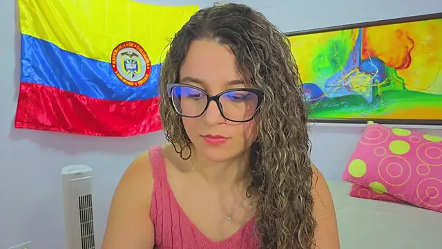 Snapshot of katiaa_lovv chatting on June 2026 12:05:02 PM katiaa lovv online show from June 2026 12:05:02 PM