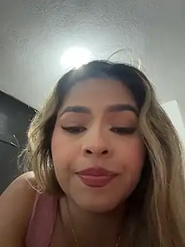 Snapshot of itsdanividarte chatting on April 2026 12:41:01 AM itsdanividarte online show from April 2026 12:41:01 AM