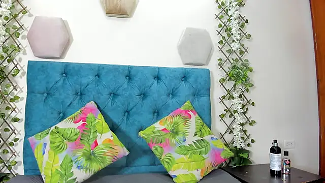 violett  rousee online show from September 2025 01:49:01 PM