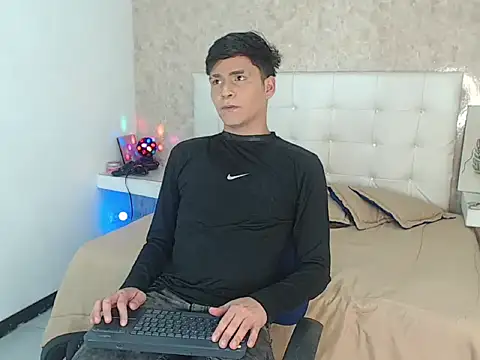 Aaron Foxxx online show from December 2025 09:52:02 PM