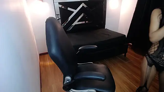 MarianaRojas  online show from December 2025 04:31:02 AM