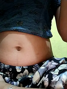 misskomal97 online show from October 2025 04:41:01 PM