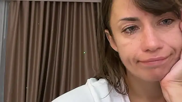 Snapshot of Roriann chatting on February 2026 01:16:01 PM Roriann online show from February 2026 01:16:01 PM