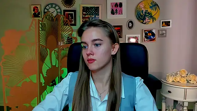 Snapshot of JuneWoods chatting on October 2025 06:24:01 AM JuneWoods online show from October 2025 06:24:01 AM