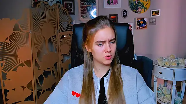 Snapshot of JuneWoods chatting on October 2025 06:36:01 AM JuneWoods online show from October 2025 06:36:01 AM