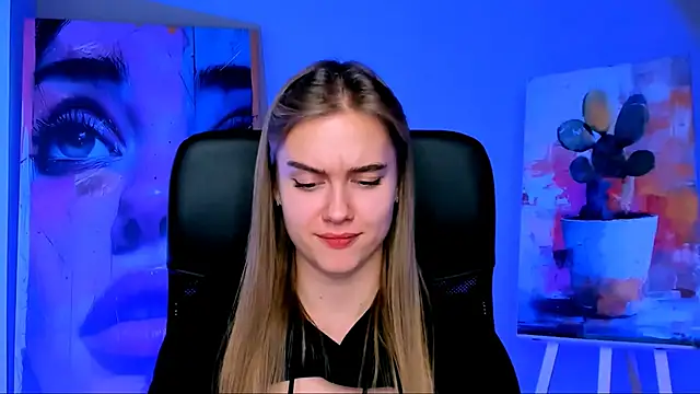 Snapshot of JuneWoods chatting on November 2025 12:38:01 PM JuneWoods online show from November 2025 12:38:01 PM