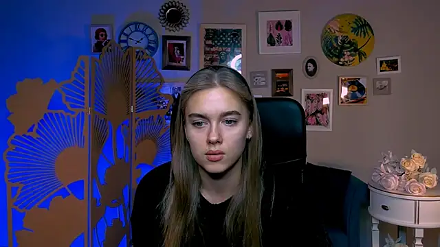 Snapshot of JuneWoods chatting on November 2025 06:56:01 AM JuneWoods online show from November 2025 06:56:01 AM