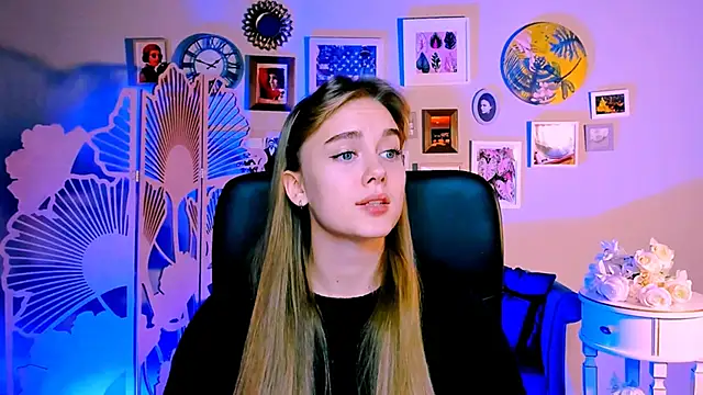 Snapshot of JuneWoods chatting on November 2025 12:37:01 PM JuneWoods online show from November 2025 12:37:01 PM