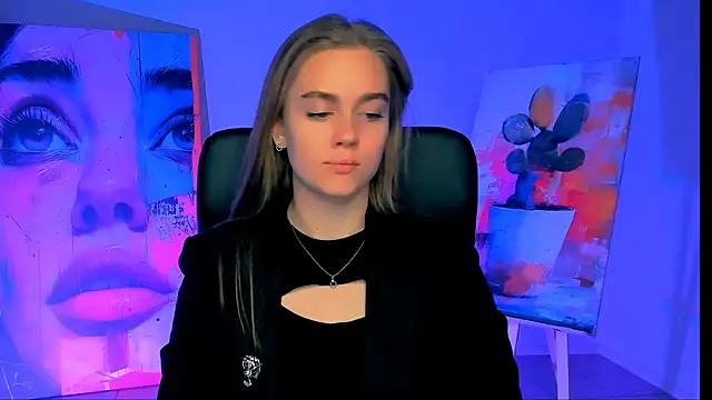 Snapshot of JuneWoods chatting on December 2025 06:21:01 AM JuneWoods online show from December 2025 06:21:01 AM