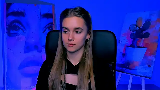 Snapshot of JuneWoods chatting on December 2025 12:36:02 PM JuneWoods online show from December 2025 12:36:02 PM