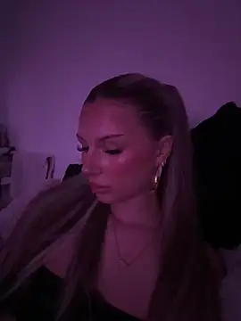 blondeeee online show from February 2026 05:23:02 PM