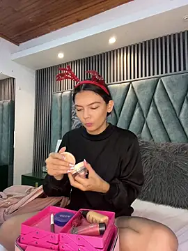 celestebellmont online show from December 2025 12:22:01 PM