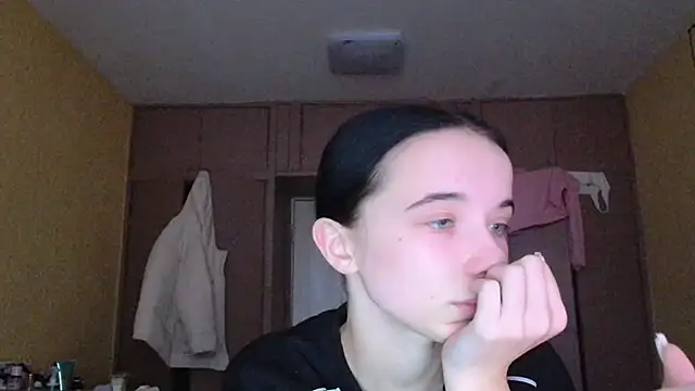 Emilia Light online show from November 2025 07:08:02 AM