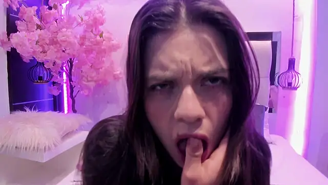 ZOE LE online show from November 2025 11:47:01 AM