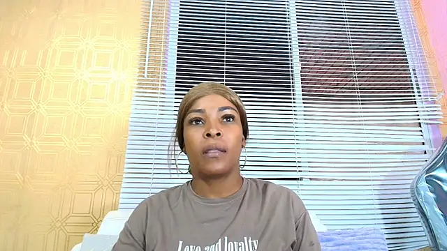 Snapshot of Layla_lell chatting on May 2026 12:32:01 PM Layla lell online show from May 2026 12:32:01 PM