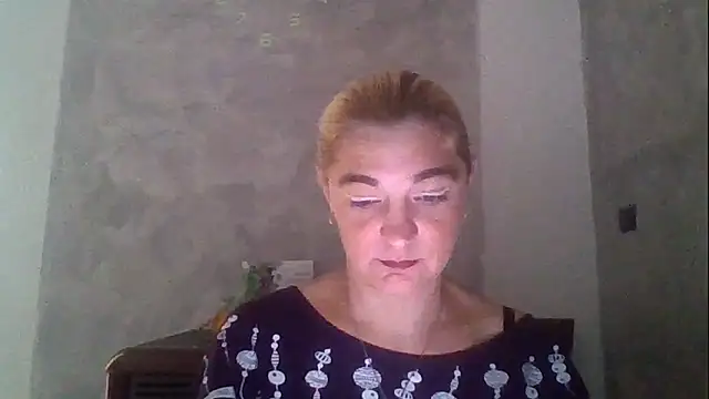 Snapshot of GoldenAngelMilf chatting on October 2025 09:39:01 AM GoldenAngelMilf online show from October 2025 09:39:01 AM