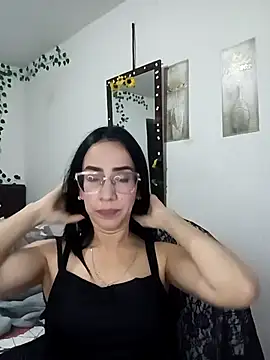 YaraDuartee online show from January 2026 11:41:02 PM