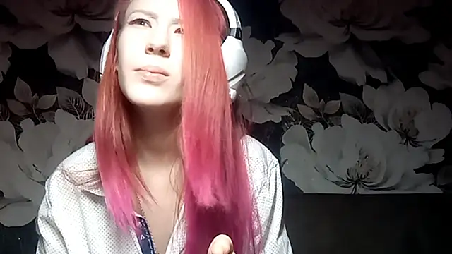 LiaCusson online show from October 2025 05:44:02 PM
