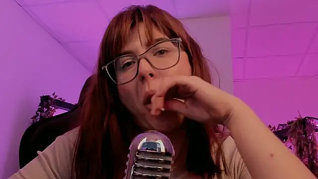 FameyBlum online show from September 2025 01:27:01 PM