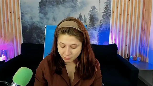 FameyBlum online show from October 2025 08:12:01 AM