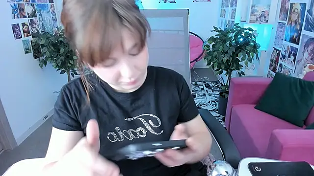 FameyBlum online show from October 2025 08:25:01 AM