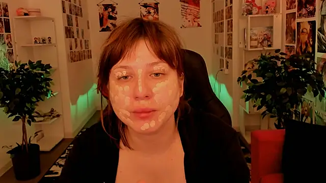 FameyBlum online show from October 2025 05:13:01 AM