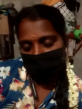 Snapshot of Tamil_Hot_Sandy chatting on October 2025 06:47:02 PM Tamil Hot Sandy online show from October 2025 06:47:02 PM