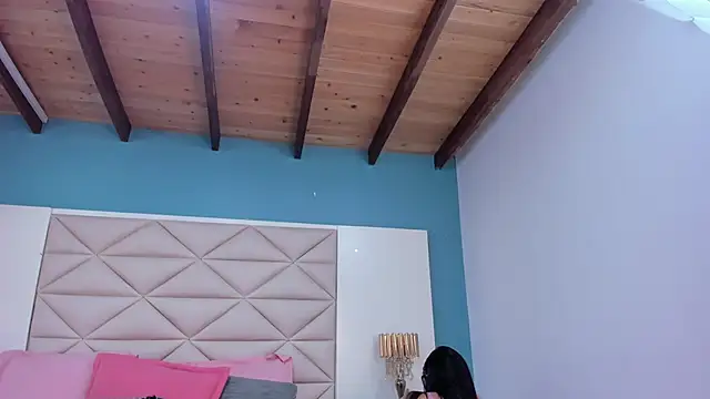 Snapshot of EliDurann chatting on October 2025 12:30:01 PM EliDurann online show from October 2025 12:30:01 PM