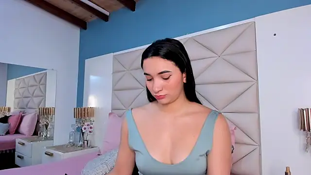 Snapshot of EliDurann chatting on November 2025 11:43:01 AM EliDurann online show from November 2025 11:43:01 AM