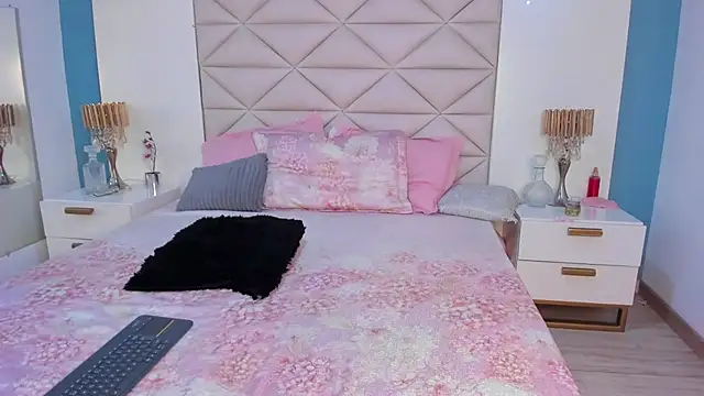 Snapshot of EliDurann chatting on November 2025 11:43:02 AM EliDurann online show from November 2025 11:43:02 AM