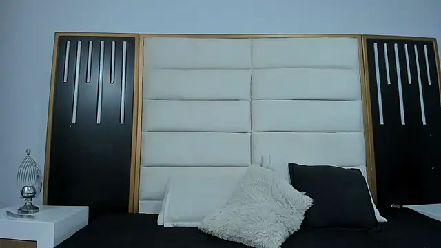 Snapshot of EliDurann chatting on December 2025 11:41:02 AM EliDurann online show from December 2025 11:41:02 AM