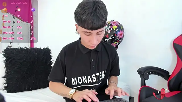 XaanderGrey online show from October 2025 07:30:02 PM