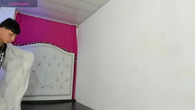 XaanderGrey online show from November 2025 07:08:02 PM