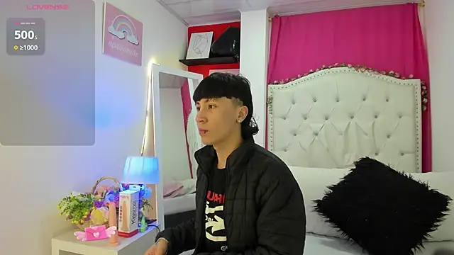 XaanderGrey online show from November 2025 11:32:02 AM