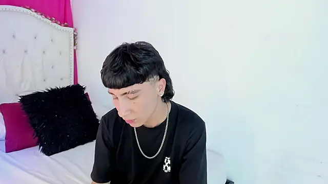 XaanderGrey online show from December 2025 07:10:02 PM