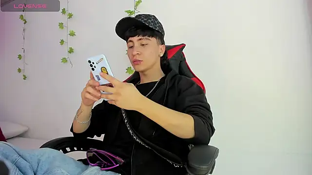 XaanderGrey online show from December 2025 07:53:02 PM