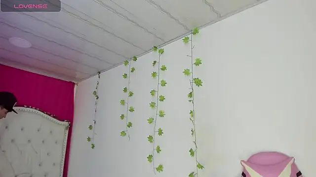 XaanderGrey online show from December 2025 07:30:02 PM