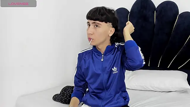 XaanderGrey online show from December 2025 06:48:01 PM