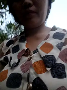 bree-zz online show from April 2026 11:07:02 AM