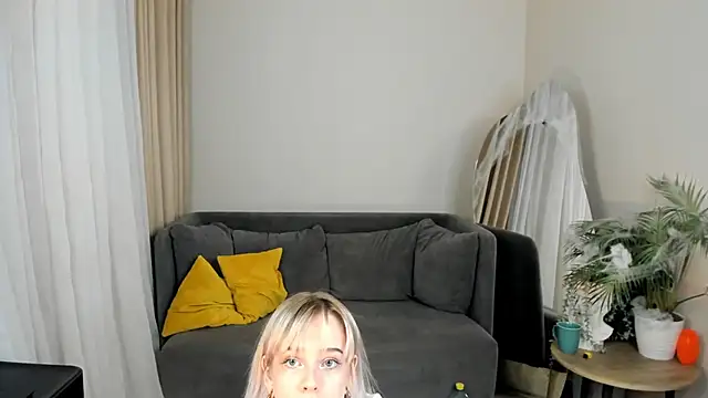 MayWins online show from November 2025 09:39:02 PM