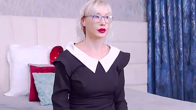 Snapshot of LoreneMoonlight chatting on October 2025 08:08:01 PM LoreneMoonlight online show from October 2025 08:08:01 PM