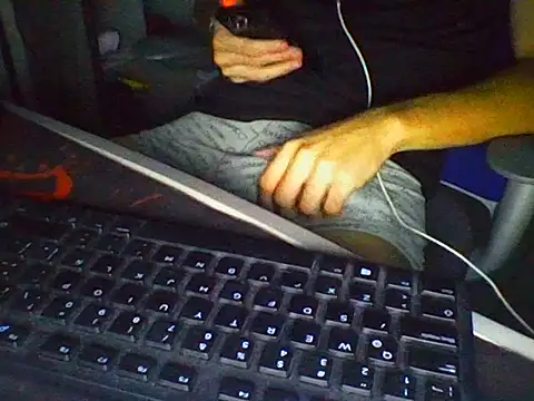 Snapshot of AlbertoRuiz086 chatting on October 2025 06:36:02 AM AlbertoRuiz086 online show from October 2025 06:36:02 AM