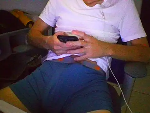 Snapshot of AlbertoRuiz086 chatting on October 2025 07:19:01 AM AlbertoRuiz086 online show from October 2025 07:19:01 AM