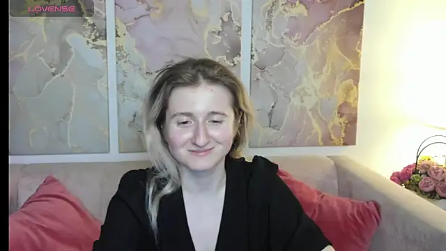Snapshot of CamillaDreamer chatting on April 2026 05:15:02 PM CamillaDreamer online show from April 2026 05:15:02 PM