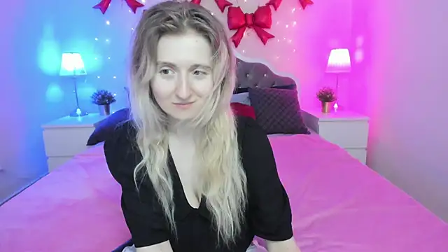 Snapshot of CamillaDreamer chatting on April 2026 01:41:01 AM CamillaDreamer online show from April 2026 01:41:01 AM