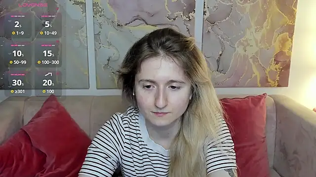 Snapshot of CamillaDreamer chatting on April 2026 06:14:02 PM CamillaDreamer online show from April 2026 06:14:02 PM