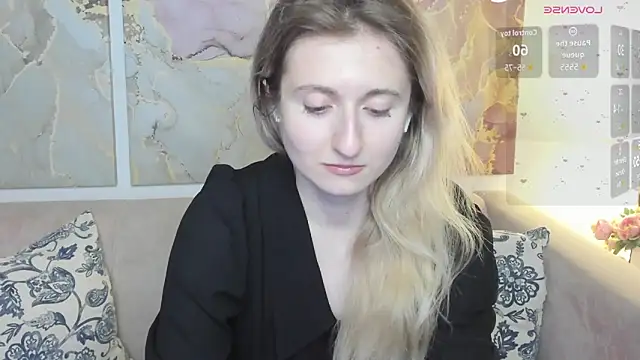 Snapshot of CamillaDreamer chatting on May 2026 10:11:02 AM CamillaDreamer online show from May 2026 10:11:02 AM